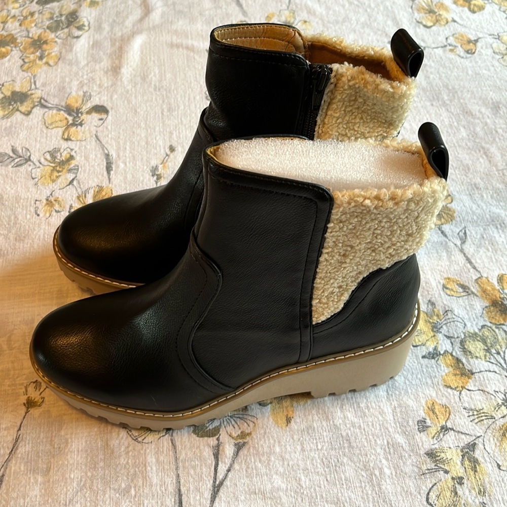 Dolce Vita boots size 9